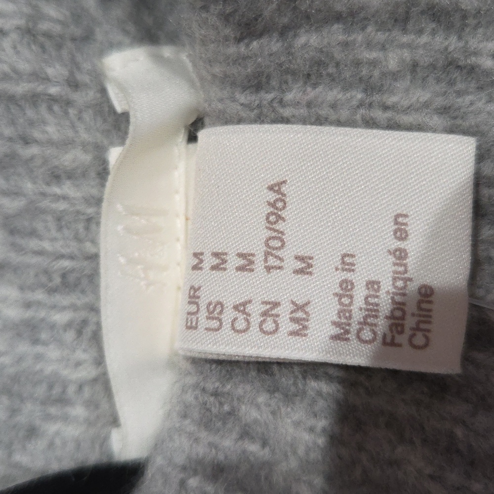 H&M Gray Oversized Sweater with Black Text "I'M A DREAMER" - Picture 2 of 5
